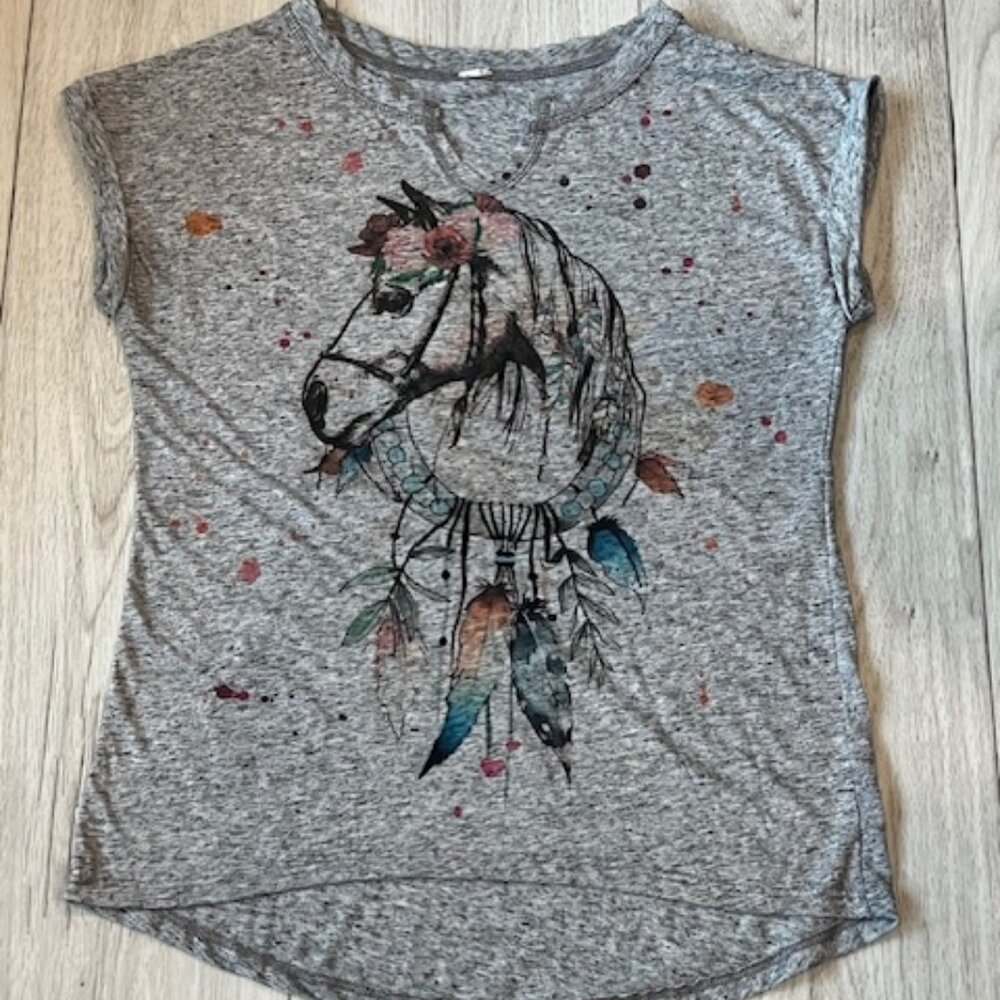 Horse Dreamcatcher Graphic Top Women's Size Small Gray Capped Folded Sleeves
